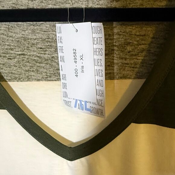 LuLaRoe Iris Size XL Striped Black And White NWT. HTF Unicorn - Picture 2 of 5